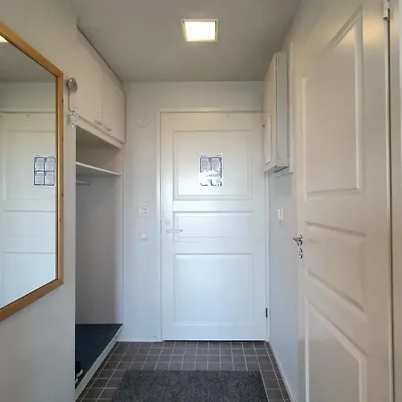 Naekoealahuoneisto 412 Syöte