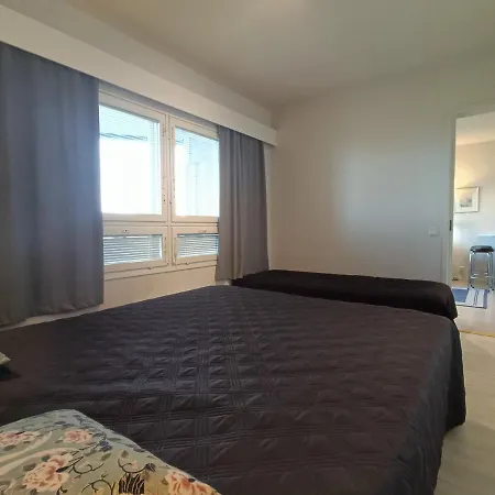 Naekoealahuoneisto 412 * Syöte